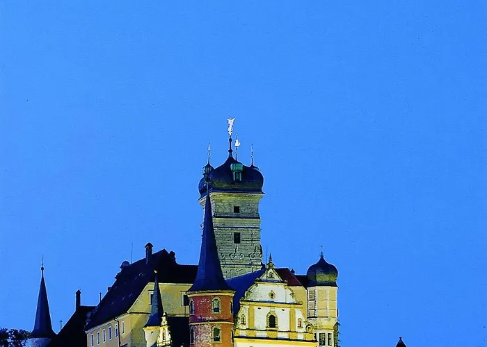 Отель Hotel-gasthof Krone-lax Scheinfeld